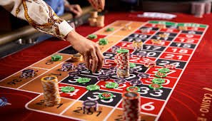 Pengguna membuka Bingo Jackpot lewat ponsel